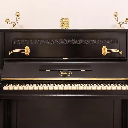Apartman Niochori Heritage: The Pianist *